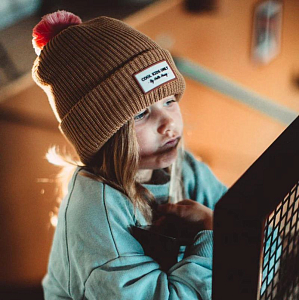 Шапка вязаная с помпоном Hello Hossy "Color Block Macaroon", имбирная